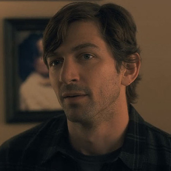 Steven Crain played by Paxton Singleton and Michiel Huisman